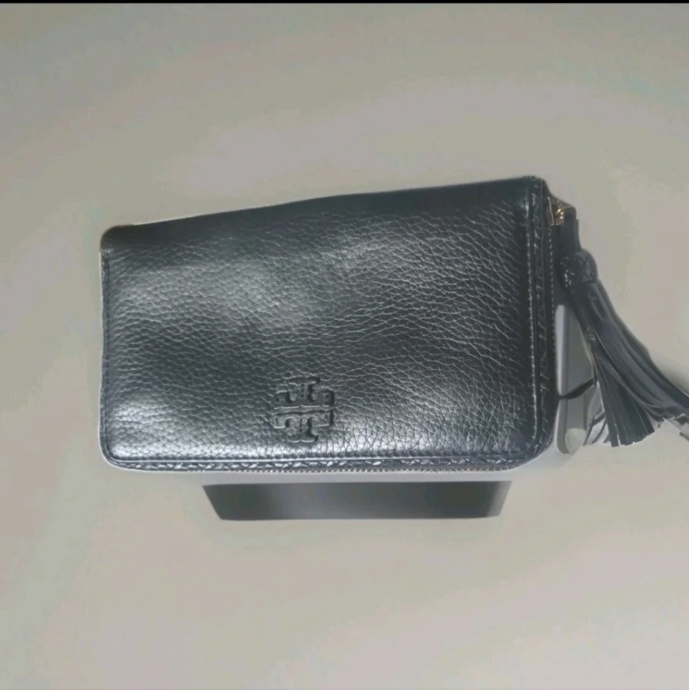 Tory Burch Taylor Zip Around Continental Black Long Pebble Leather Wallet 8x5in